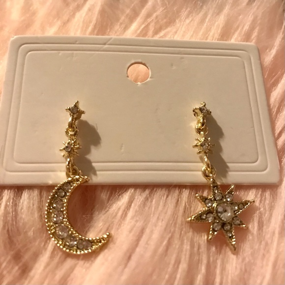 2for$10. Moon and Star Earrings - Picture 4 of 4